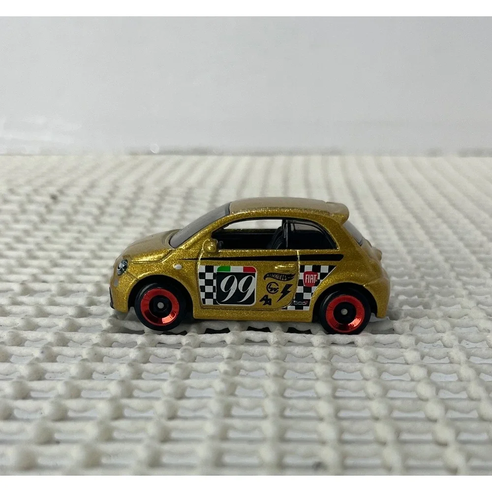 2020-2025 FIAT 500E 2 TWO DOOR GOLD 1/64 SCALE COLLECTIBLE DIECAST MODEL TOY CAR